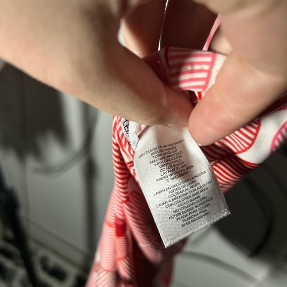 Anne Klein Women’s Tank With Side Rouching. Reds, white and black. Circle Design - Picture 4 of 5